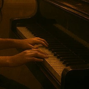 SİYAHIN İÇİNDEN : Harflerin Gölgesinde