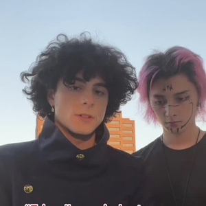 Idk_•D~A•| (• ◡•)|